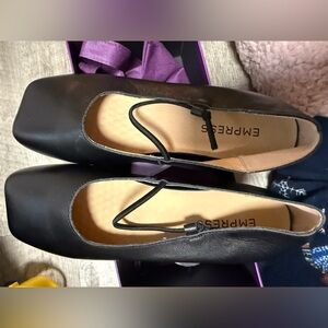 Brand new black leather EMPRESS square to flat shoes